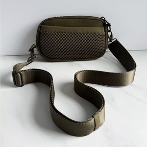 Quince All-Day Neoprene Phone Sling in Olive
